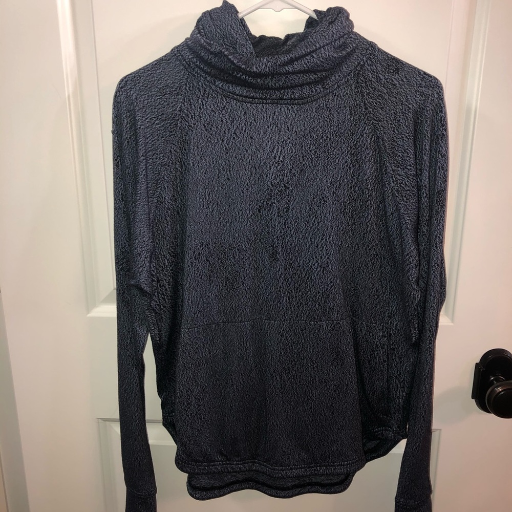 Women’s Lululemon sweatshirt with hood